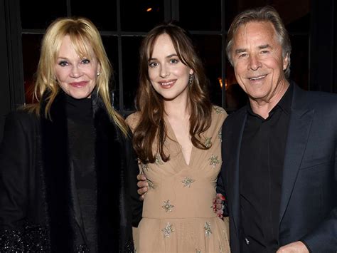 dakota johnson and ashley johnson|All about Dakota Johnsons Parents, Siblings and Half。